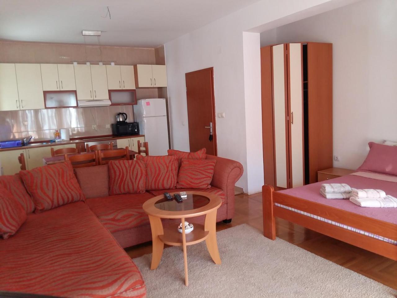 Lazar Apartments Petrovac Exterior photo